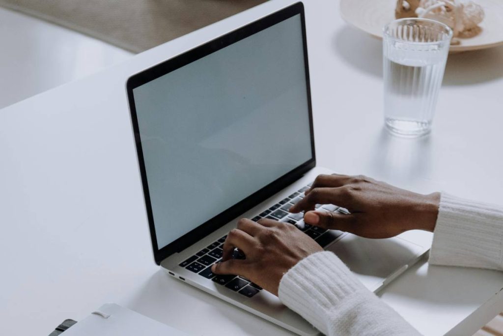 Praca Zdalna To Przyszłość: Czy Twoja Firma Jest Gotowa Na Mobilny Obieg Dokumentów? Elektroniczny Obieg Dokumentów Podczas Pracy Zdalnej Suncode.pl